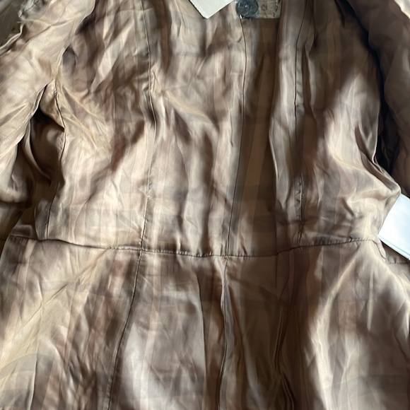 Ladies Burberry jacket - Picture 6 of 10